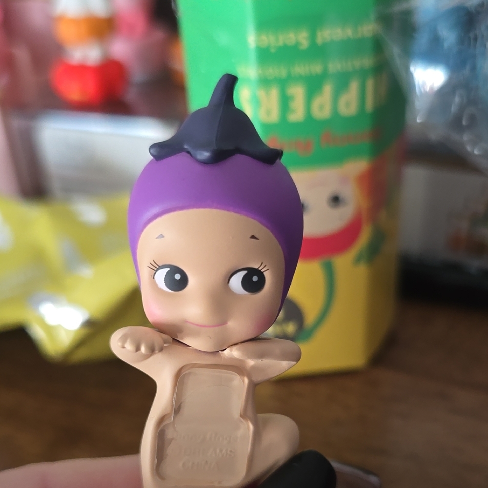 Sonny Angel Hipper Eggplant 100% Authentic